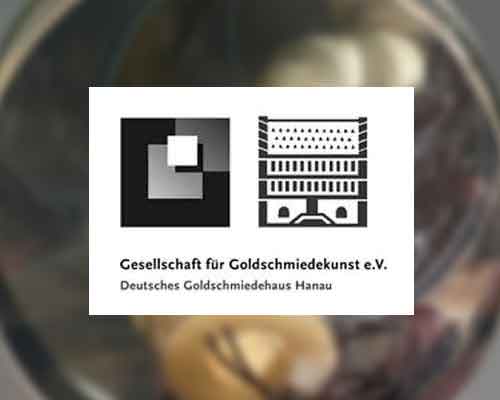 22.10.2020 bis 11.04.2021 Sonderausstellung Schmuck+Hülle im Goldschmiedehaus Hanau